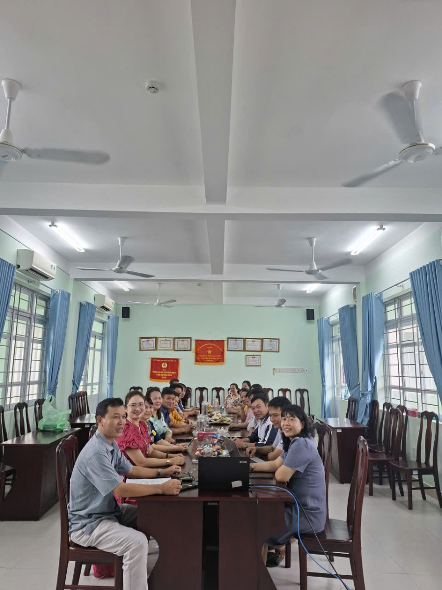 Hình ảnh tổ chức học tập trực tuyến “Hội nghị nghiên cứu, học tập, quán triệt và triển khai thực hiện Nghị quyết số 79-NQ/TW, số 80-NQ/TW của Bộ Chính trị”  tại cơ sở 2