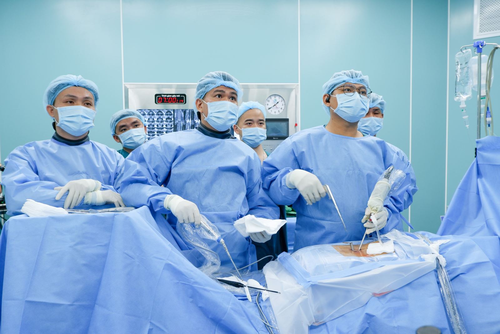 Phẫu thuật cho bệnh nhân toát vị đĩa đệm cột sống tại BVĐK Thiện Hạnh.