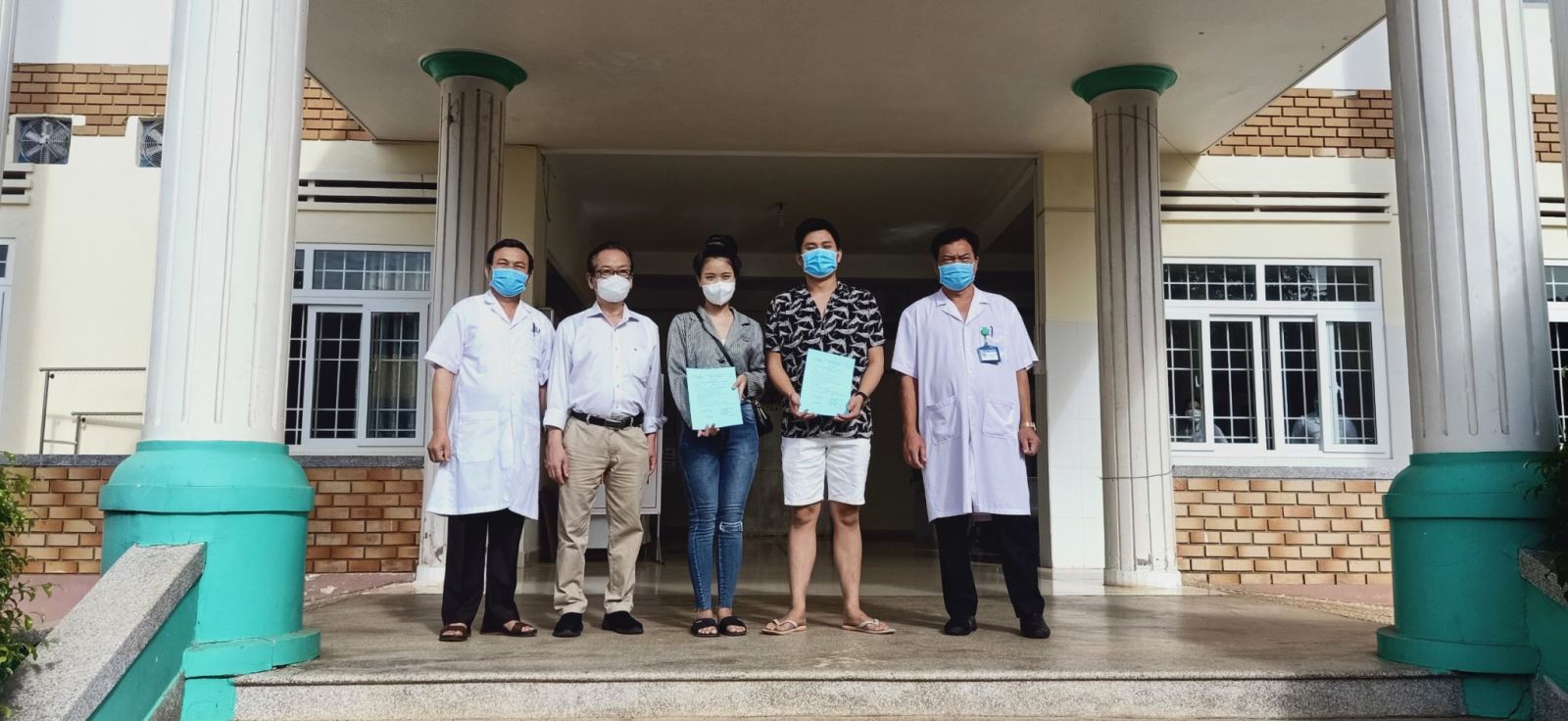 Hai bệnh nhân 3237 và 3334 được xuất viện