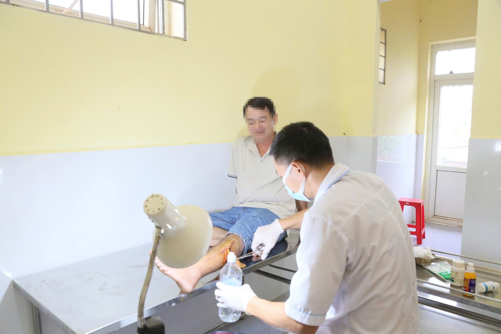 Khi bị tai nạn lao động, nhất là khi có vết thương hở, người dân cần xử lý đúng cách và đảm bảo vệ sinh nhằm phòng các bệnh truyền nhiễm, nhất là phòng bệnh Whitmore