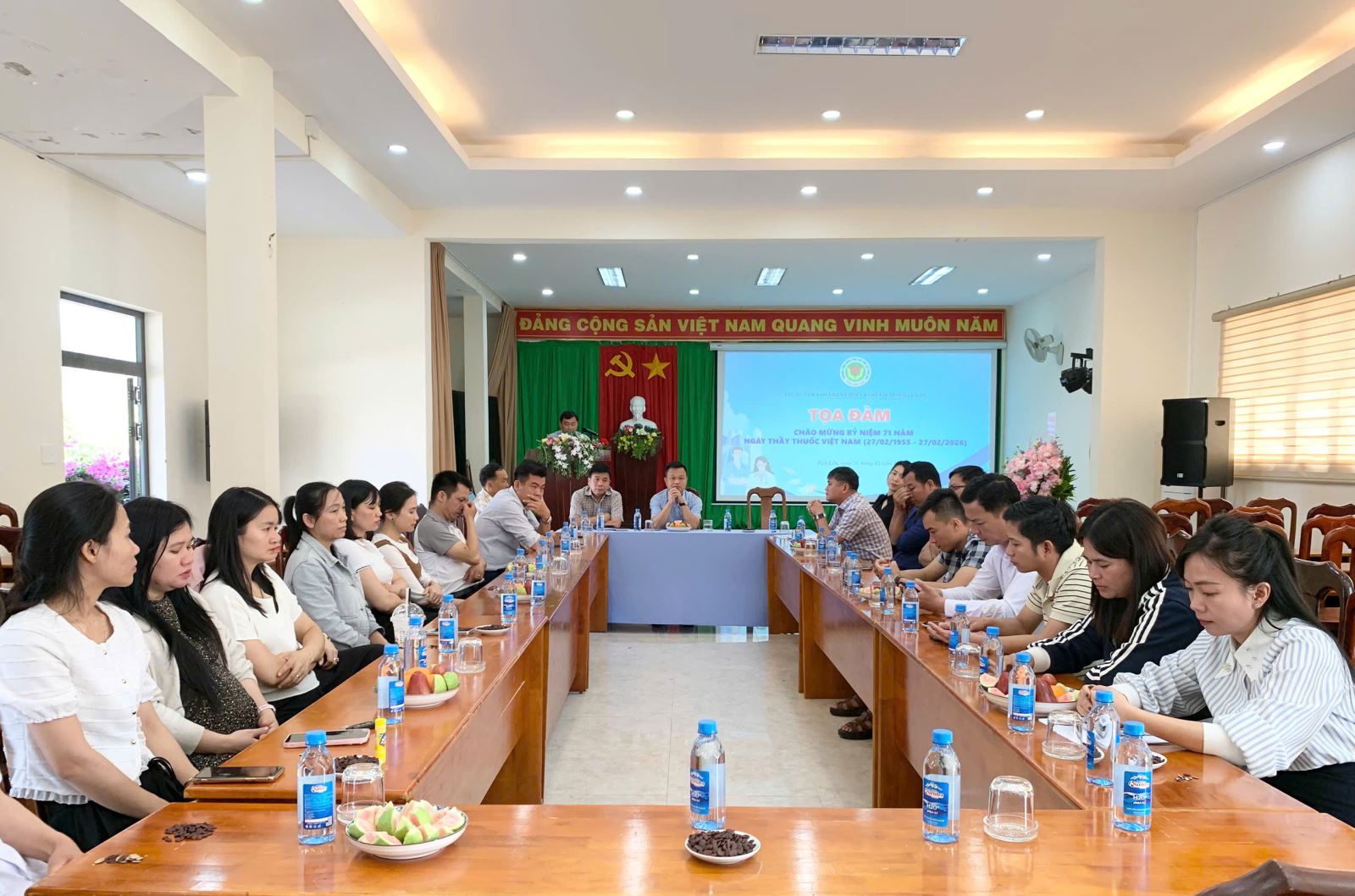 Quang cảnh buổi tọa đàm.