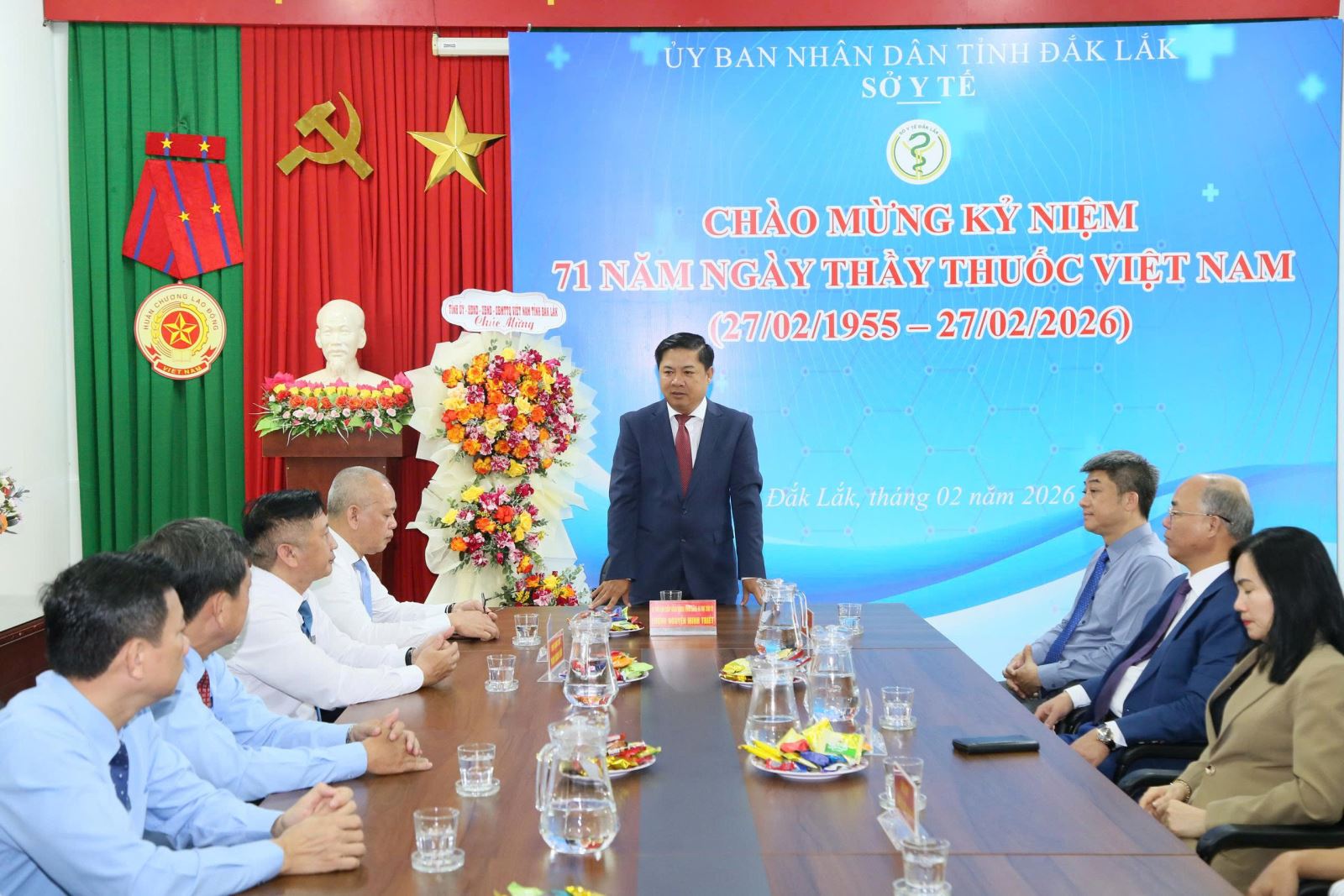 Đồng chí Lương Nguyễn Minh Triết - Ủy viên Ban Chấp hành Trung ương Đảng, Bí thư Tỉnh ủy Đắk Lắk làm trưởng đoàn đã đến thăm, chúc mừng Sở Y tế.