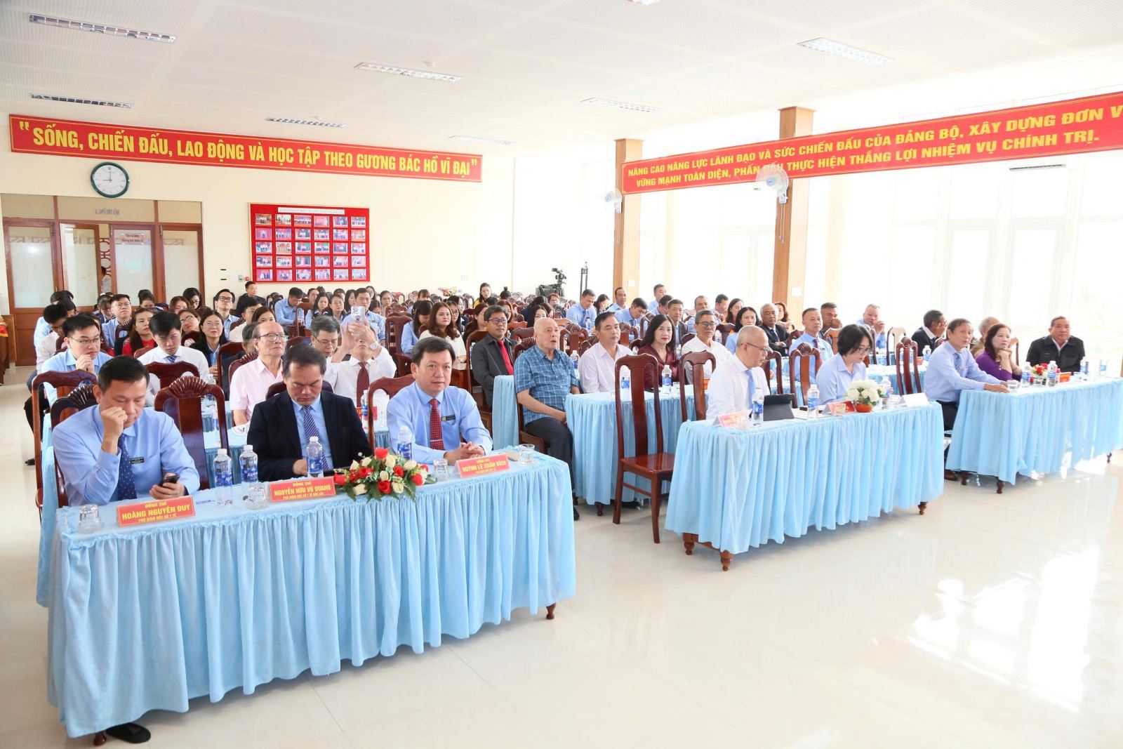 Toàn cảnh buổi tọa đàm.