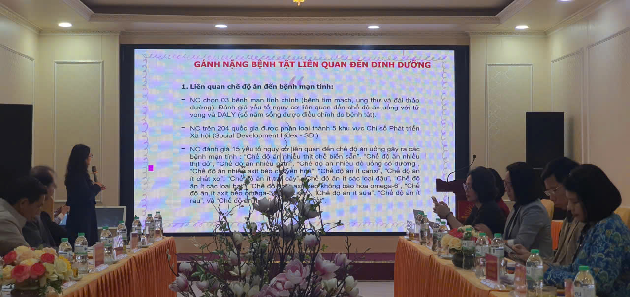 Bà Đinh Thị Thu Thuỷ, Phó Vụ trưởng Vụ Pháp chế (Bộ Y tế) phát biểu tại Hội thảo.