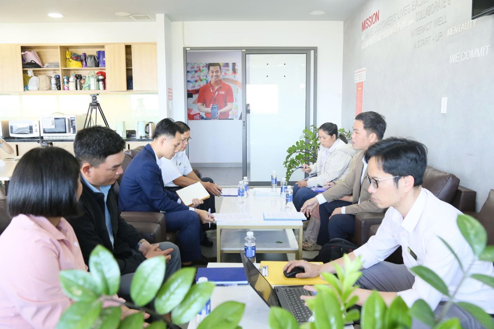 Hình ảnh Đoàn kiểm tra làm việc tại Chi nhánh Công ty Cổ phần ESPACE BUSINESS Huế tại Buôn Ma Thuột (Siêu thị Go).