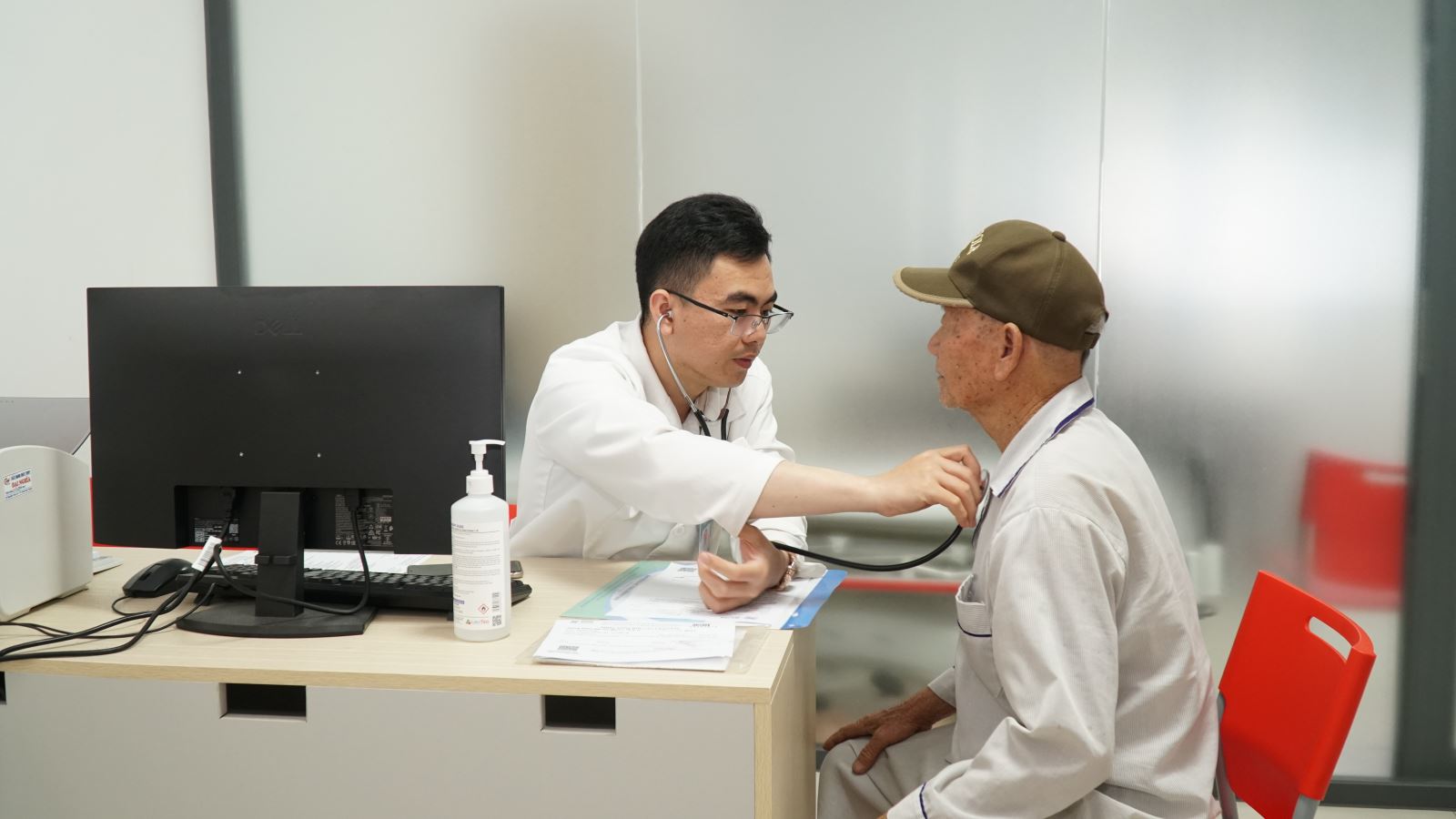 Với nhiều kỹ thuật mới, Bệnh viện Đại học Y dược Buôn Ma Thuột đã góp phần nâng cao hiệu quả chăm sóc sức khỏe cho người dân trên địa bàn.