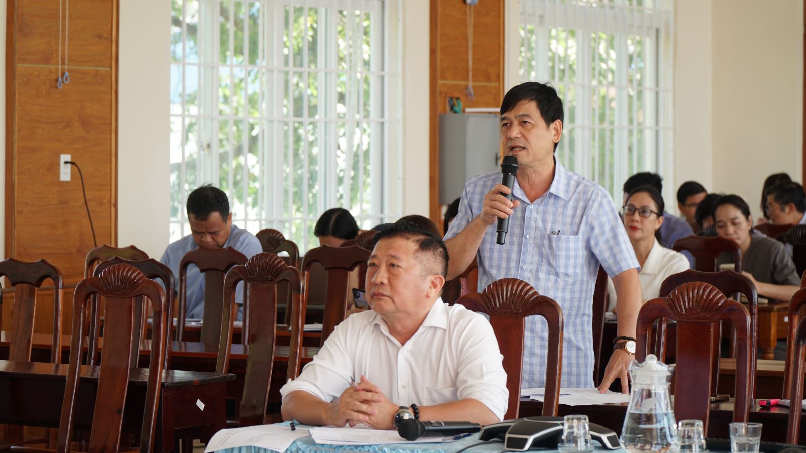 Các thành viên Ban chỉ đạo và Tổ Thư kí báo cáo tiến độ thực hiện Nghị quyết 72-NQ/TW của Bộ Chính trị.