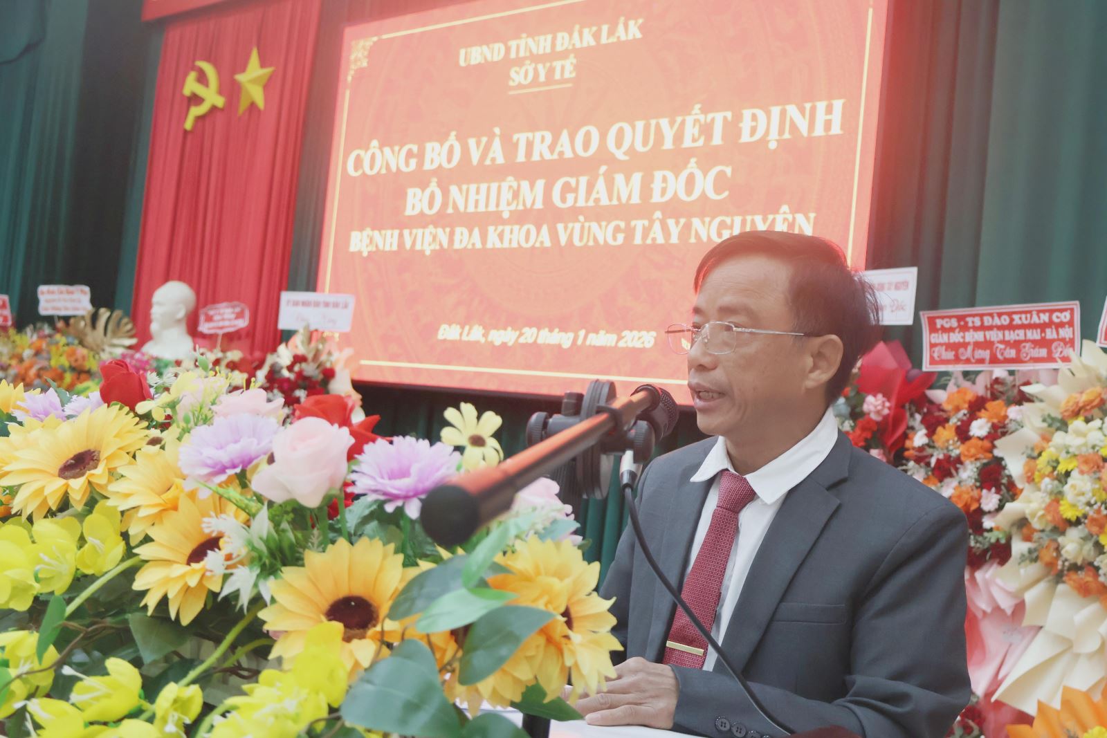 bác sĩ CKII Trịnh Hồng Nhựt phát biểu nhận nhiệm vụ.