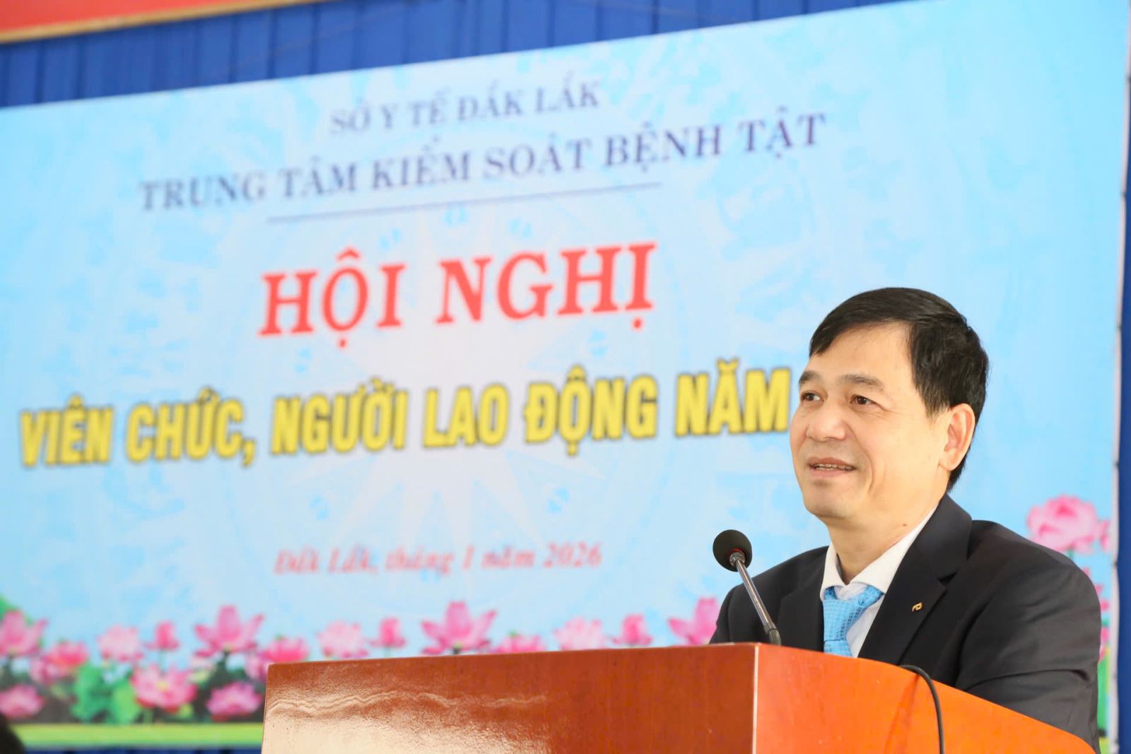 Thạc sĩ, Bác sĩ CKII Hoàng Hải Phúc, Bí thư Đảng bộ bộ phận cơ sở 1, Giám đốc Trung tâm Kiểm soát bệnh tật tỉnh Đắk Lắk phát biểu tại hội nghị.