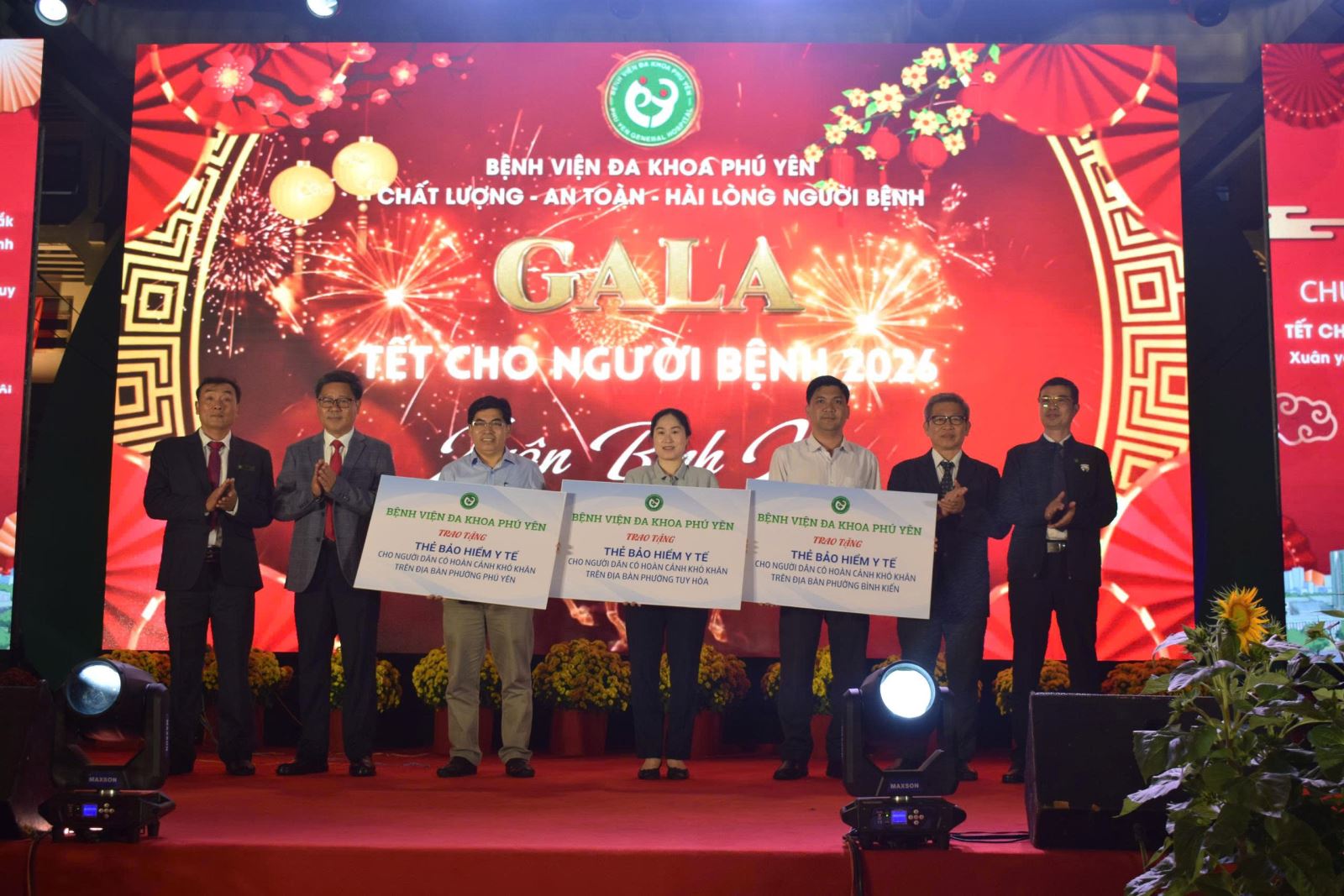 Bệnh viện đa khoa Phú Yên trao tặng thẻ bảo hiểm y tế cho người dân có hoàn cảnh khó khăn tại 3 phường Tuy Hòa, Phú Yên và Bình Kiến.