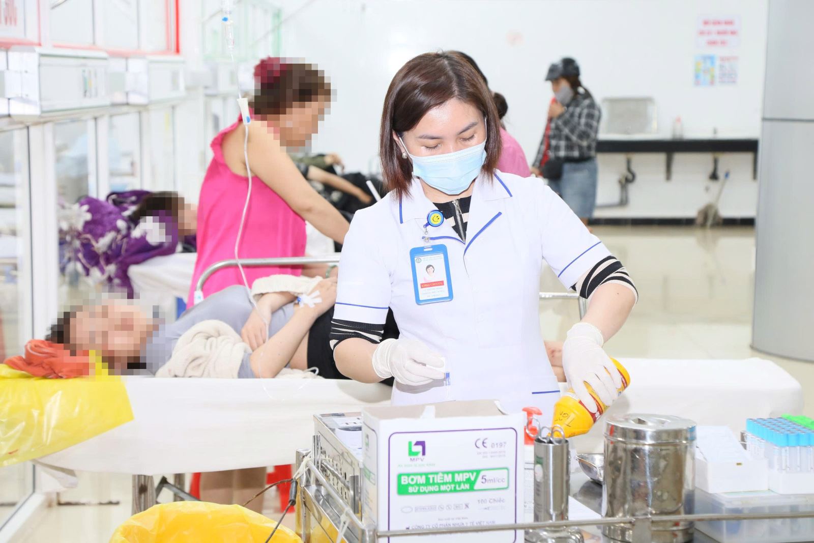 Bệnh viện Đa khoa vùng Tây Nguyên chuẩn bị đầy đủ cơ số thuốc cấp cứu lưu động, dụng cụ y tế và các thiết bị cần thiết nhằm kịp thời xử lý những tình huống khẩn cấp có thể xảy ra.