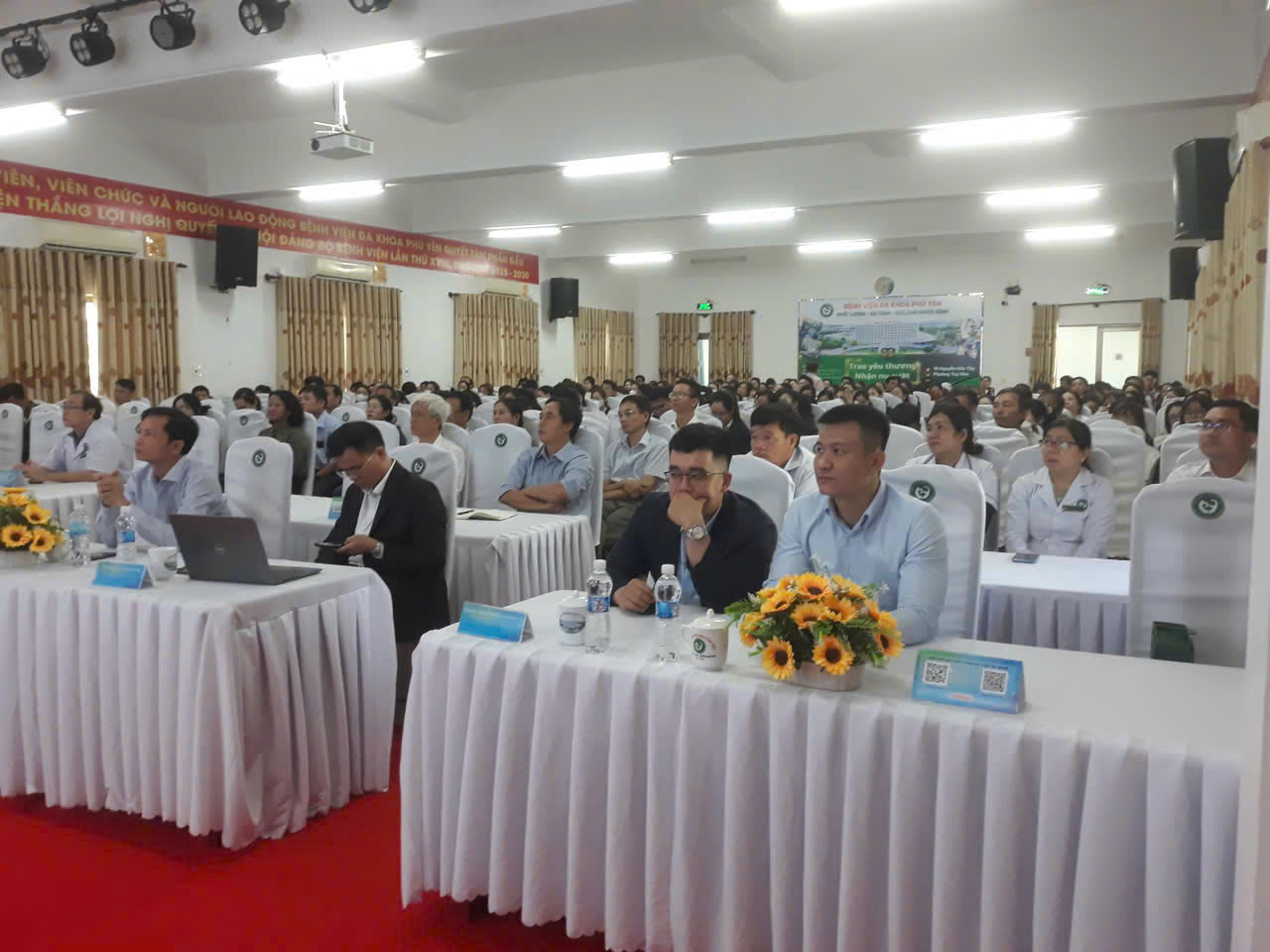 Quang cảnh hội nghị.