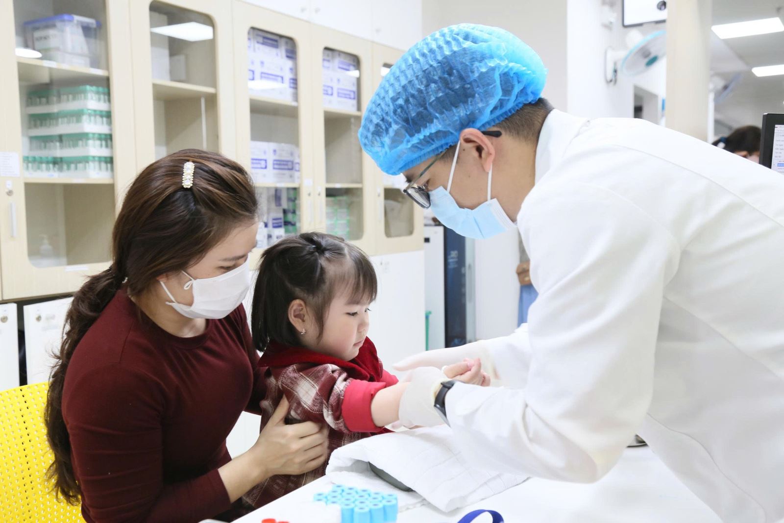 Tiêm vắc xin là giải pháp hiệu quả nhất để phòng bệnh viêm não mô cầu.