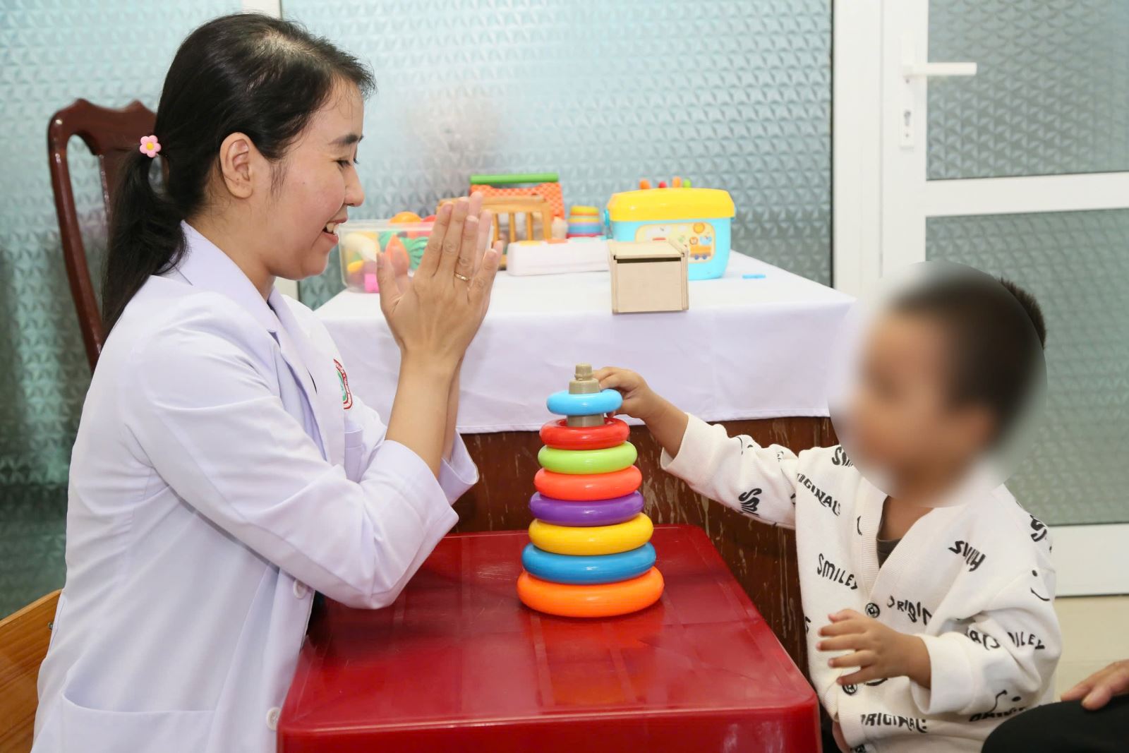 Can thiệp sớm là chìa khóa vàng mở ra cơ hội phát triển tốt nhất cho trẻ tự kỷ.