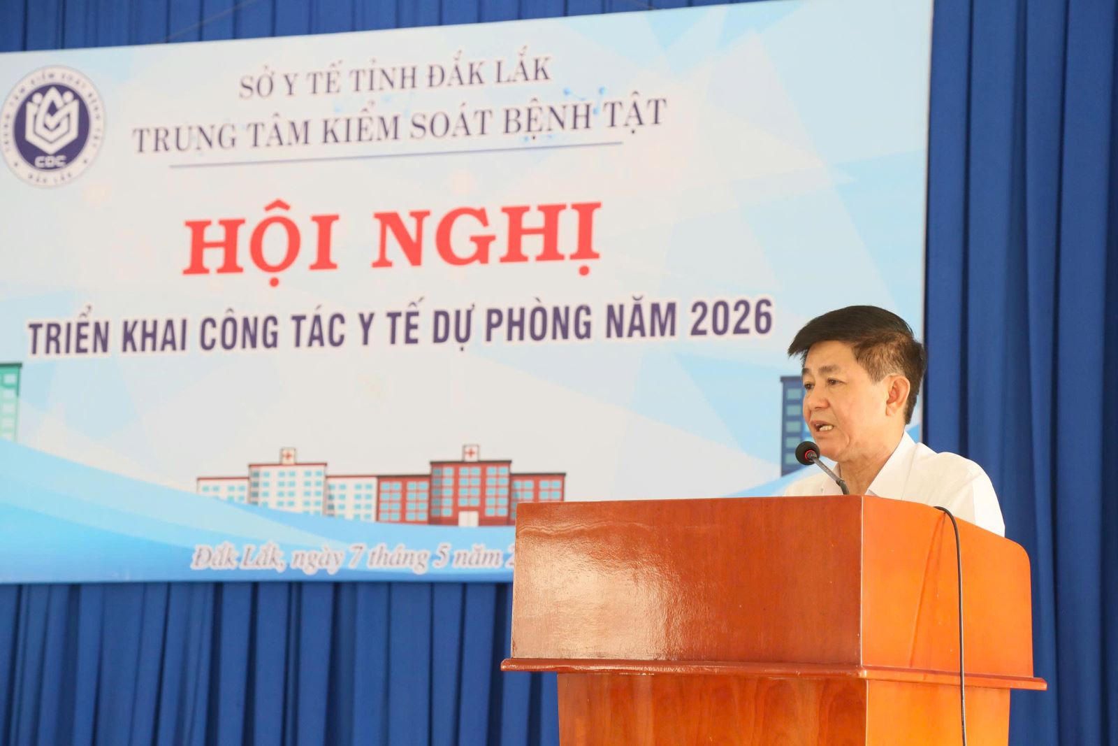 ThS.BS.CKII Lê Phúc, Phó Giám đốc Trung tâm Kiểm soát bệnh tật phát biểu tại Hội nghị.