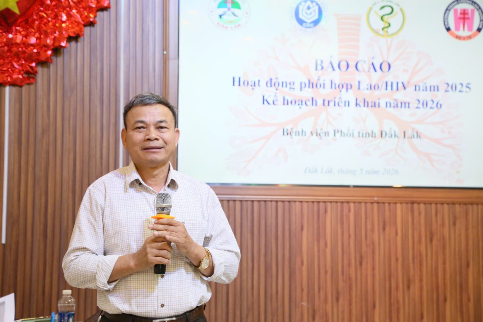 Tiến sĩ Châu Đương- Giám đốc Bệnh viện Phổi tỉnh Đắk Lắk phát biểu tại Hội nghị.