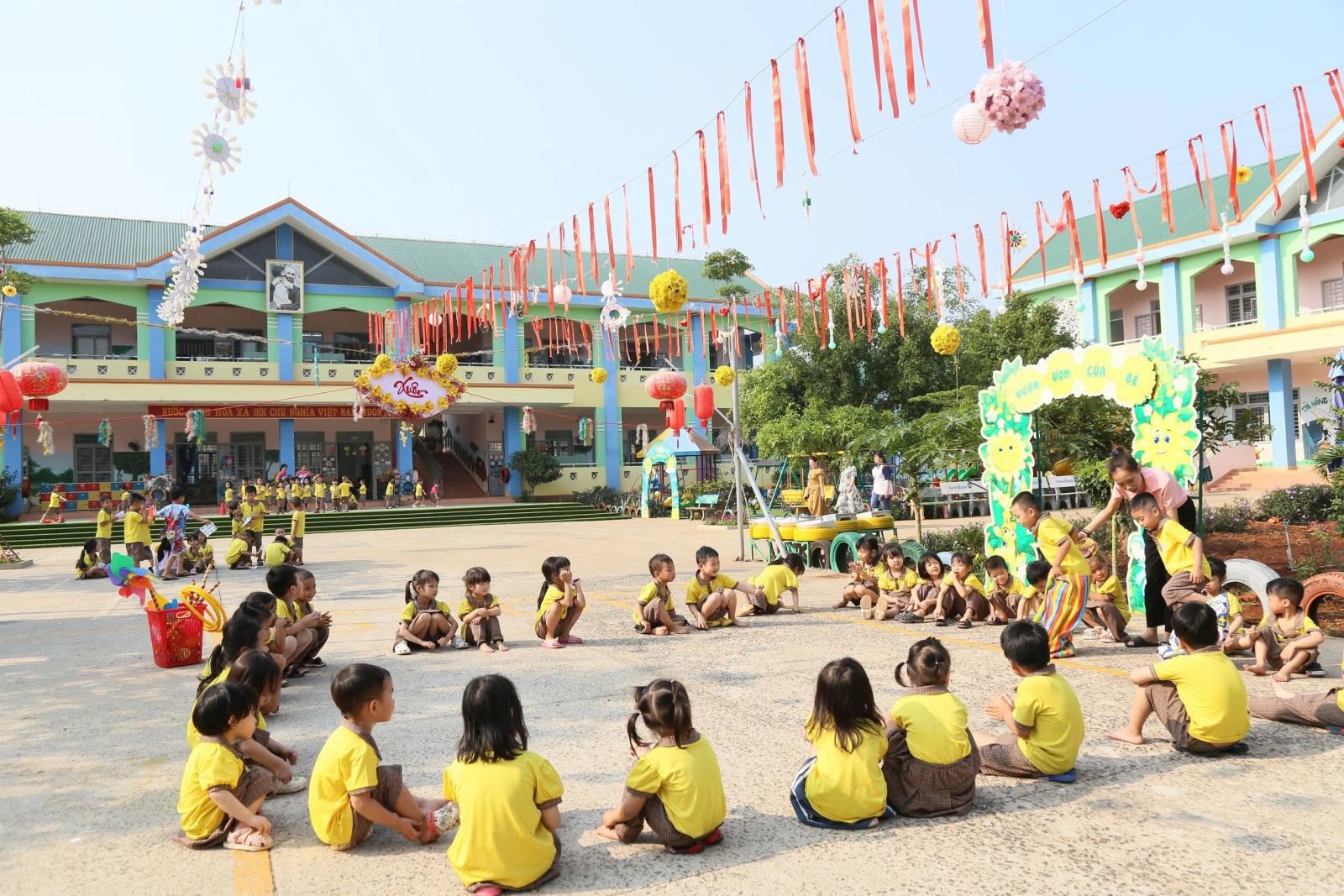 Giờ học ngoại khóa cung cấp kiến thức và kỹ năng sống cho học sinh Trường mầm non Thành Nhất