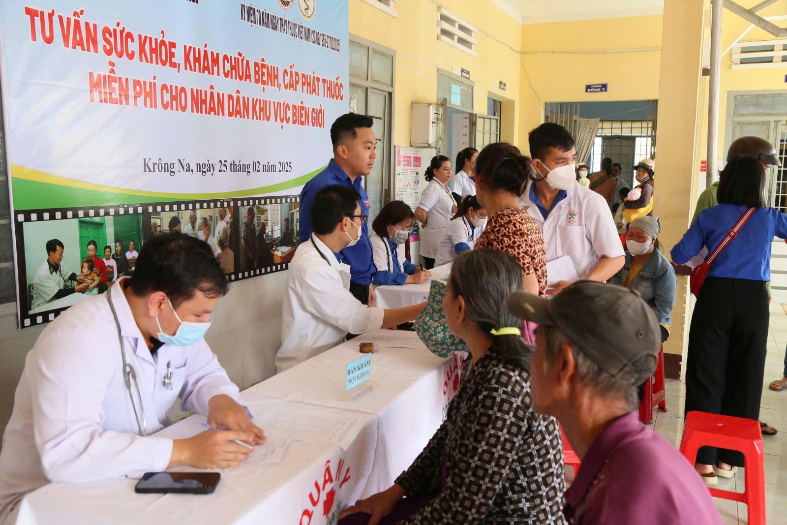 Thông qua các hoạt động khám, chữa bệnh miễn phí cho người dân tại các đơn vị kết nghĩa, ngành Y tế đã thể hiện tinh thần trách nhiệm với cộng đồng, góp phần nâng cao chất lượng chăm sóc sức khỏe ban đầu cho người dân.