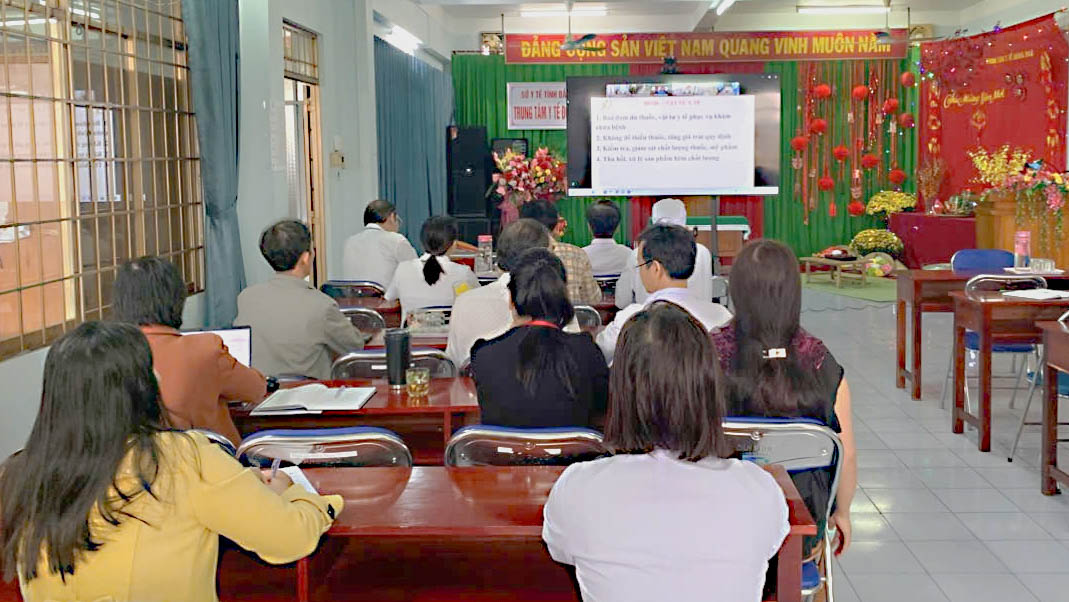 Điểm cầu tại Trung tâm Y tế Đông Hoà.