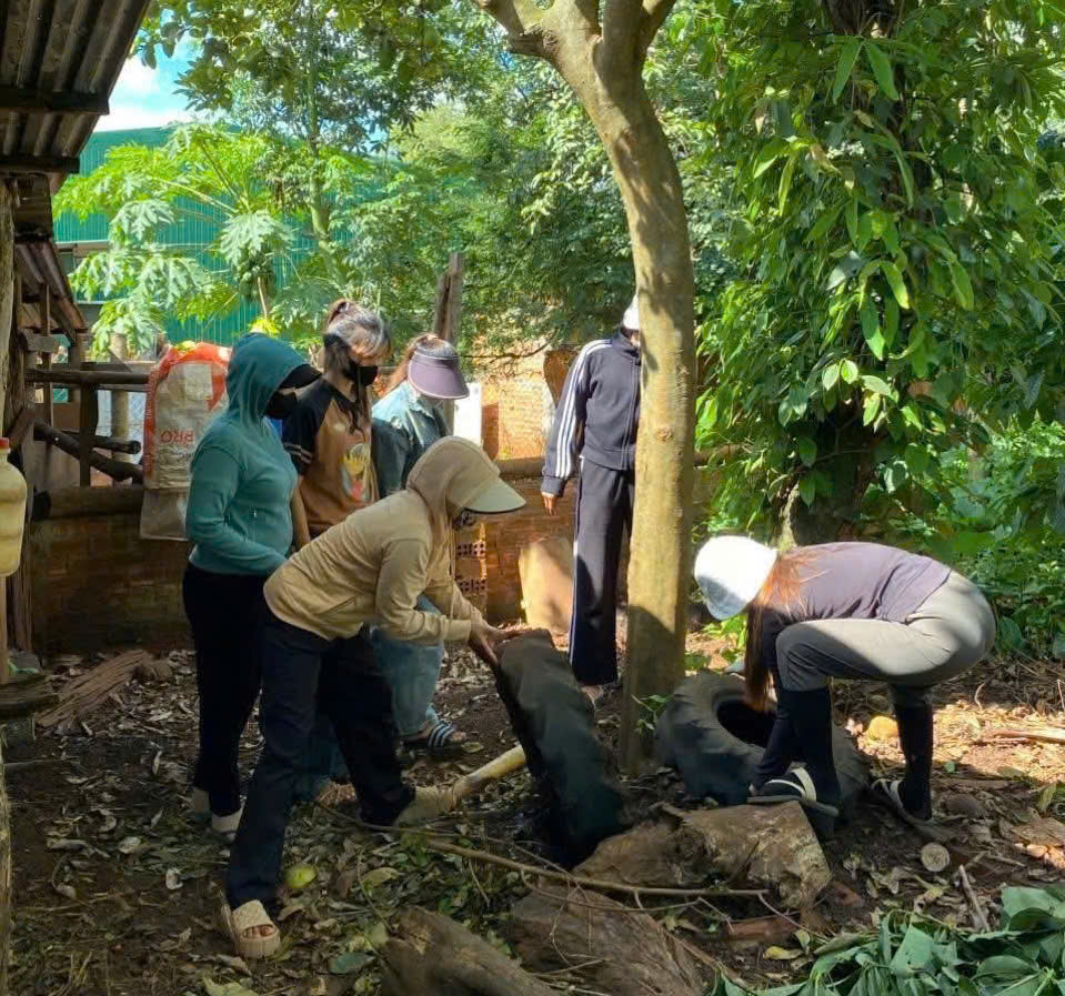 Mỗi người dân cần chủ động phòng bệnh sốt xuất huyết bằng việc vệ sinh nhà cửa, phát quang bụi rậm và thực hiện các chiến dịch “diệt lăng quăng, bọ gậy”