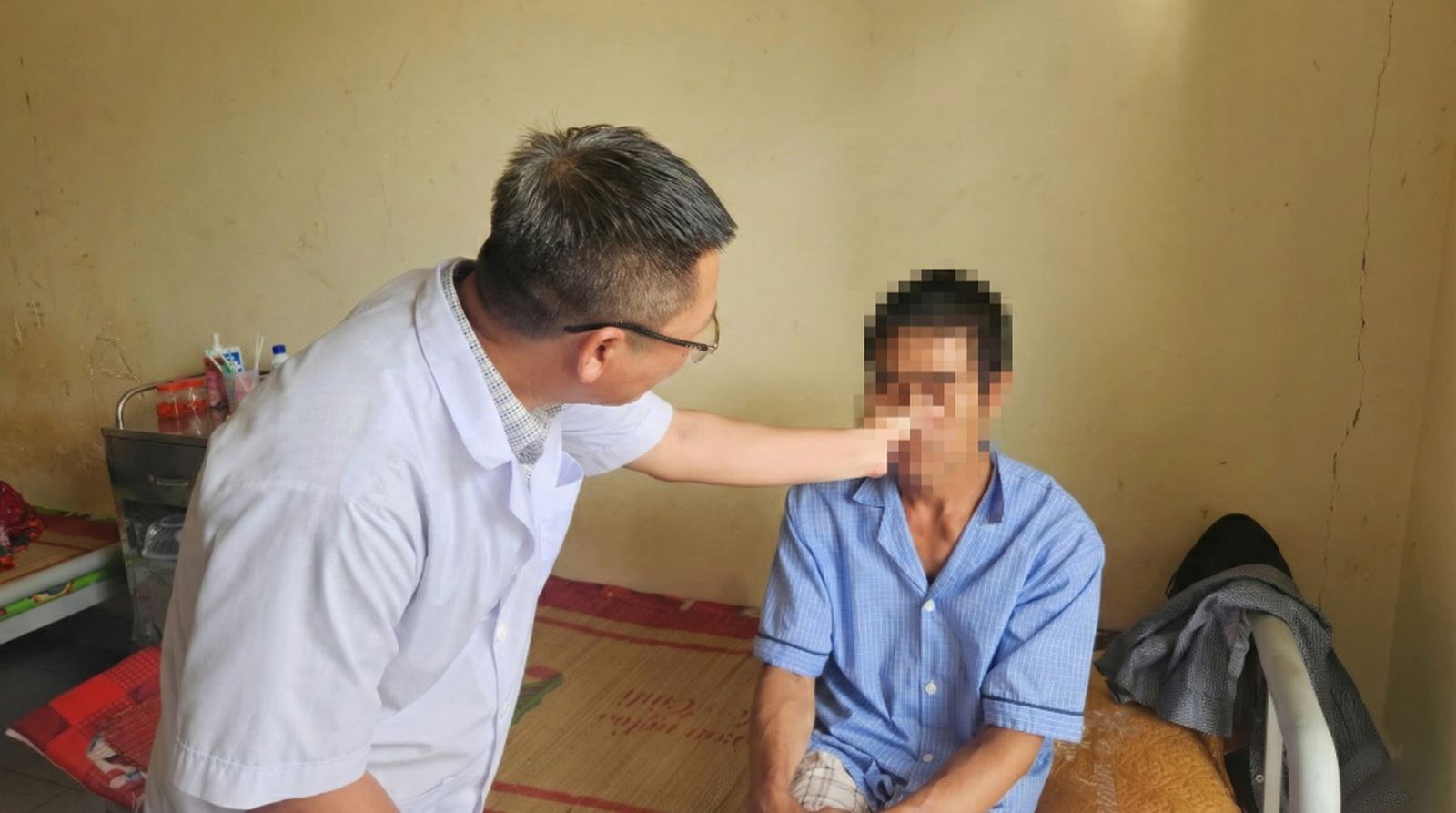 Một bệnh nhân bị rối loạn tâm thần do rượu được điều trị tại Bệnh viện Tâm thần tỉnh Đắk Lắk.