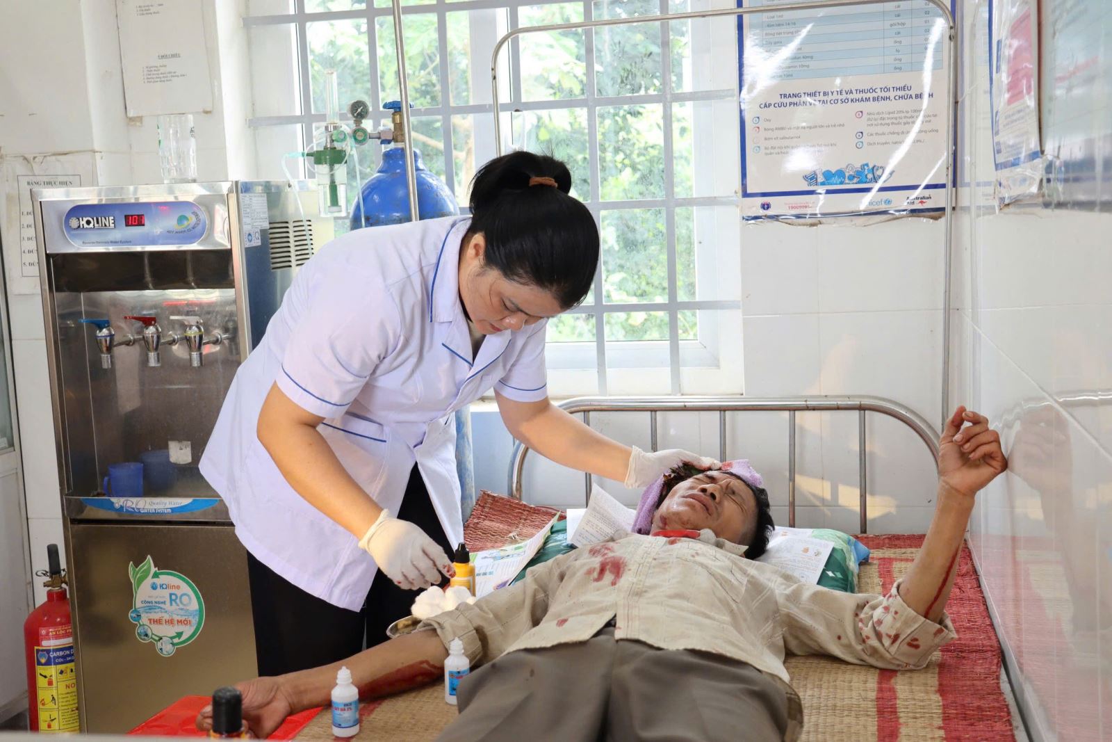 Trạm y tế xã, phường tăng cường công tác phòng, chống dịch bệnh, bảo đảm an toàn thực phẩm và chủ động phương án thu dung, cấp cứu, điều trị người bệnh thời điểm trước trong và sau Tết Nguyên đán Bính Ngọ 2026.