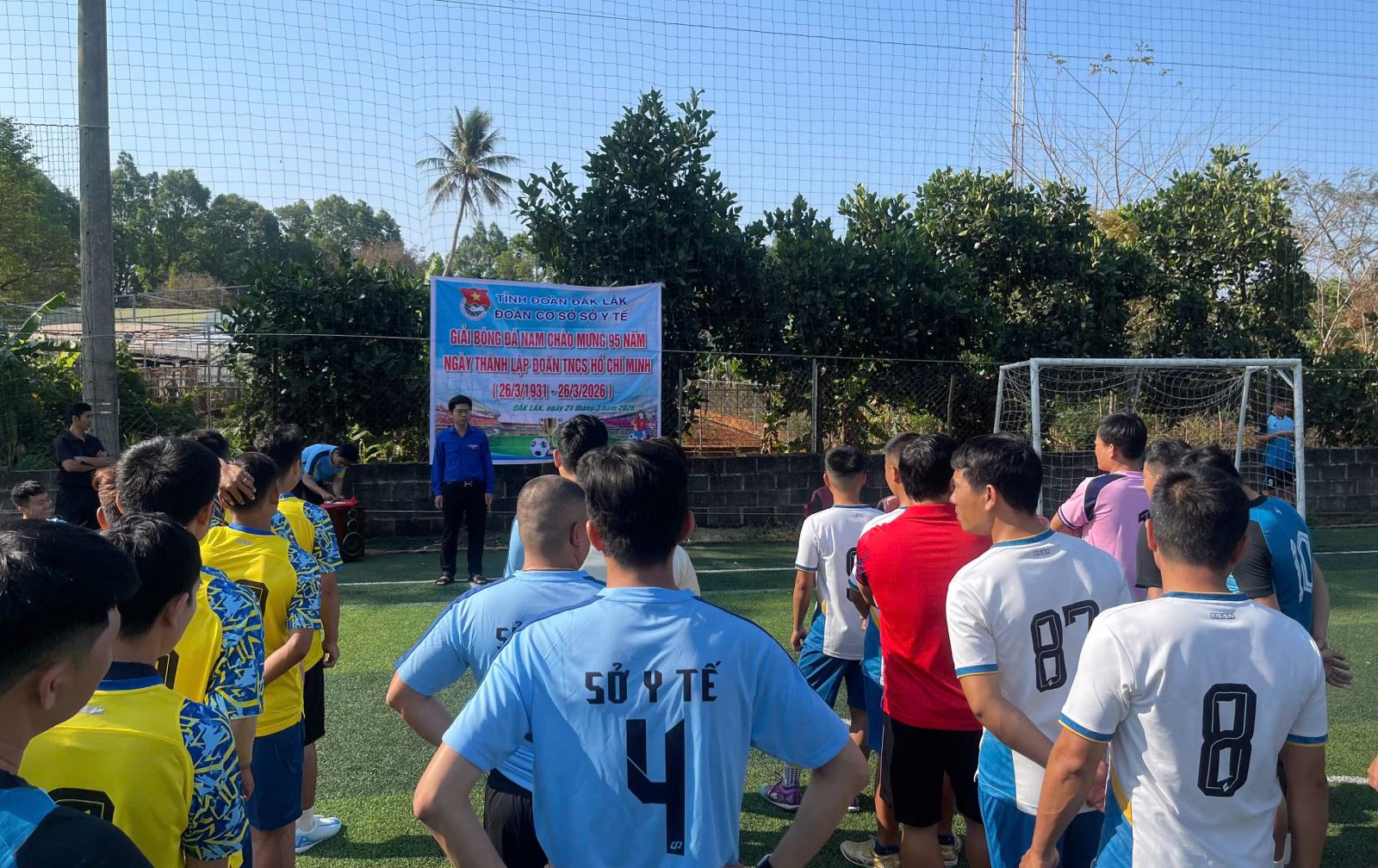 Khai mạc giải bóng đá.