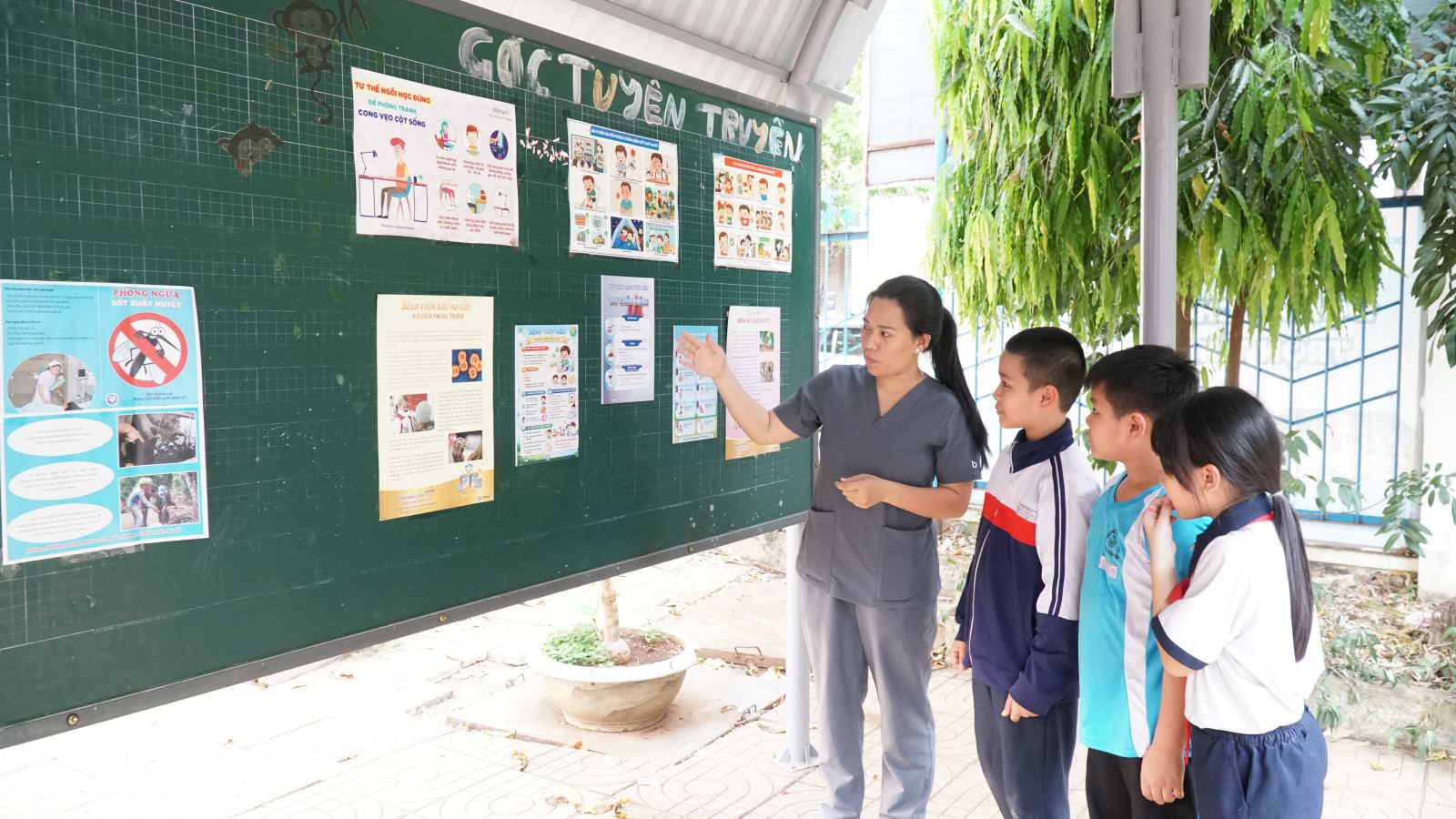 Tuyên truyền bằng các tài liệu, sản phẩm truyền thông phù hợp là biện pháp hiệu quả trong công tác phòng, chống dịch bệnh truyền nhiễm tại trường học.