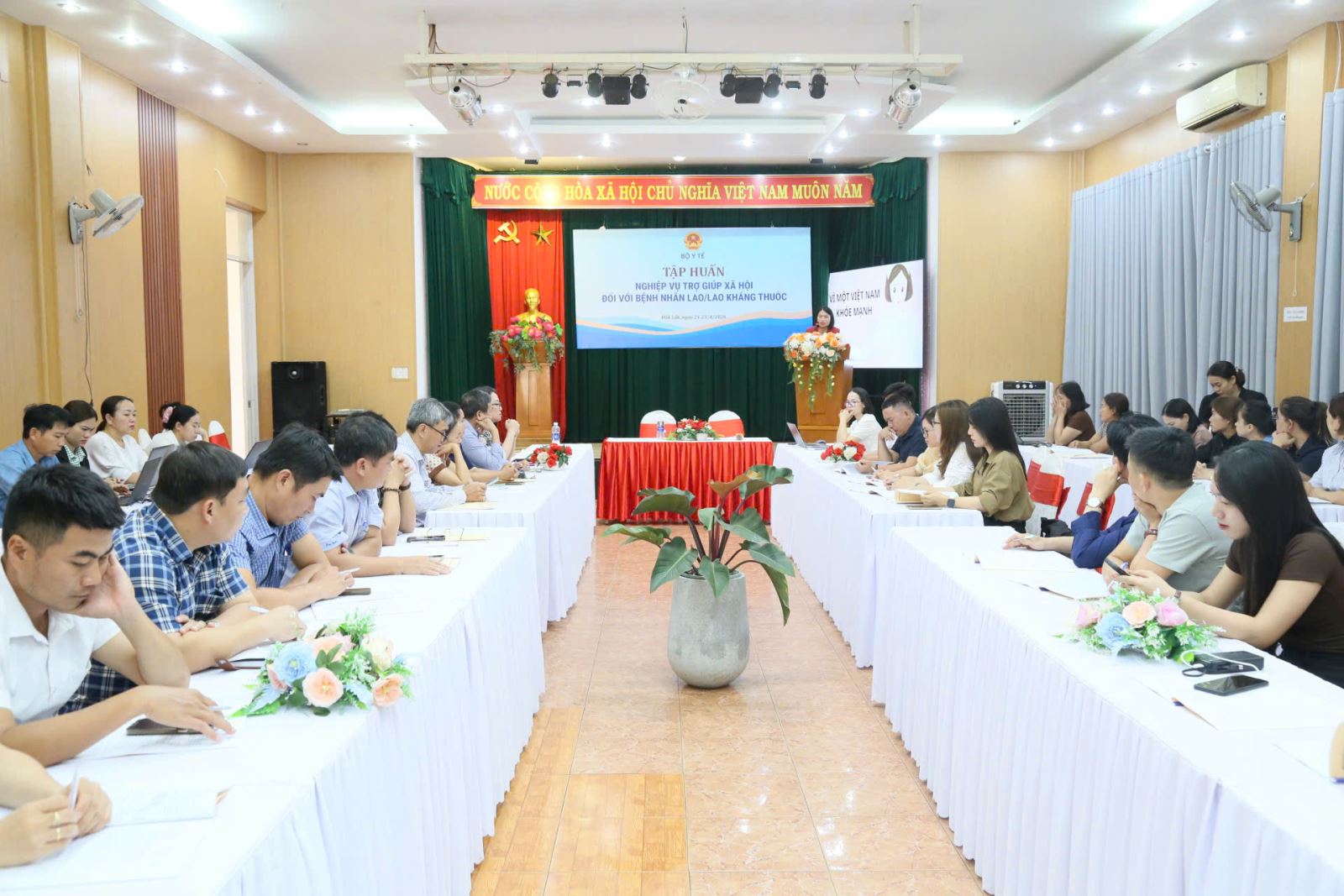 Lãnh đạo Cục bảo trợ xã hội phát biểu tại lớp tập huấn.