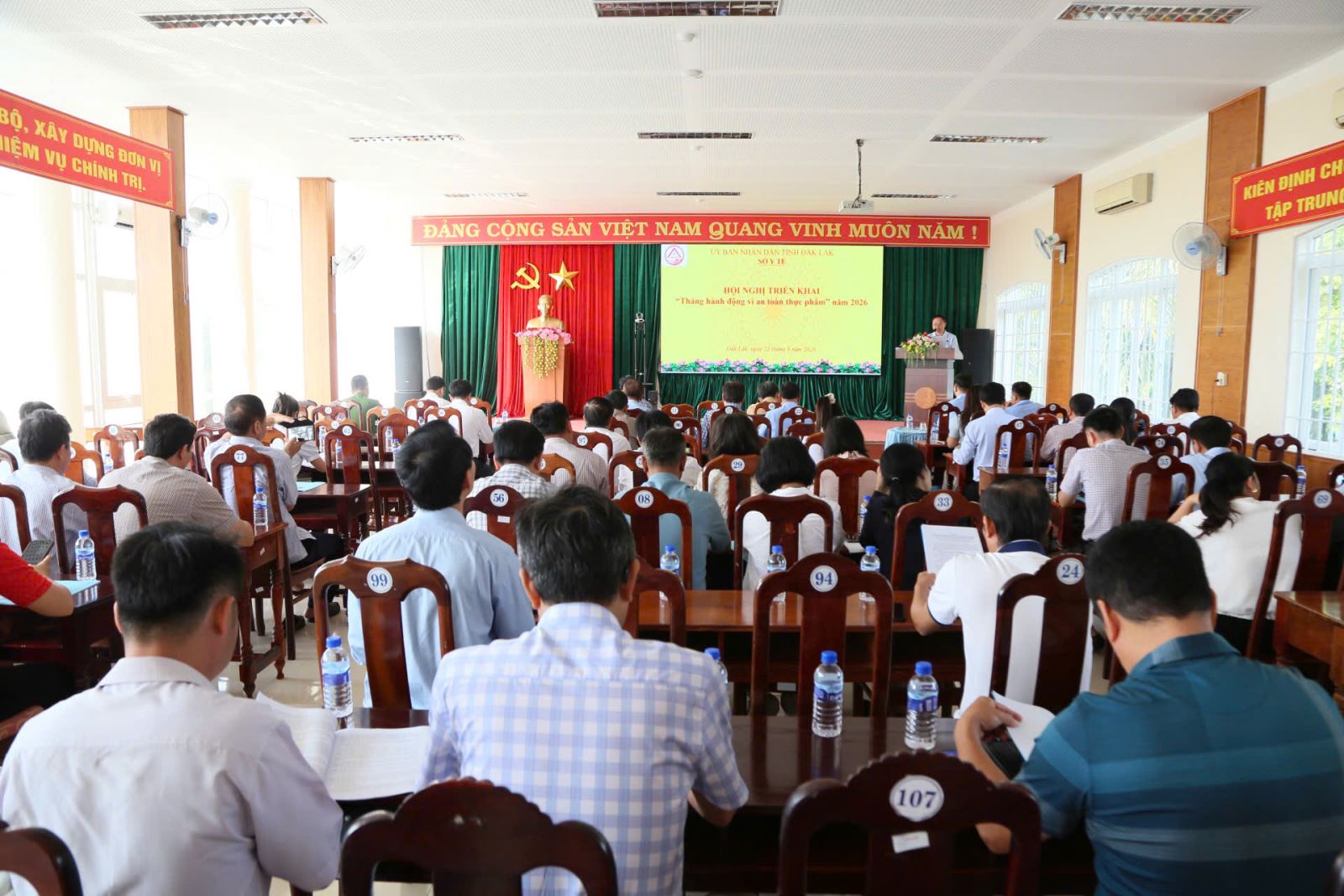 Toàn cảnh Hội nghị.