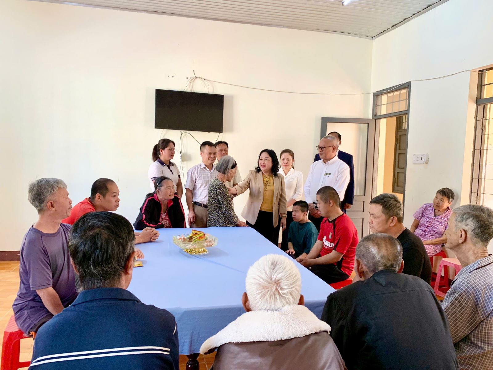 Đoàn Công tác thăm hỏi động viên chúc tết đối tượng được chăm sóc nuôi dưỡng tại Trung tâm