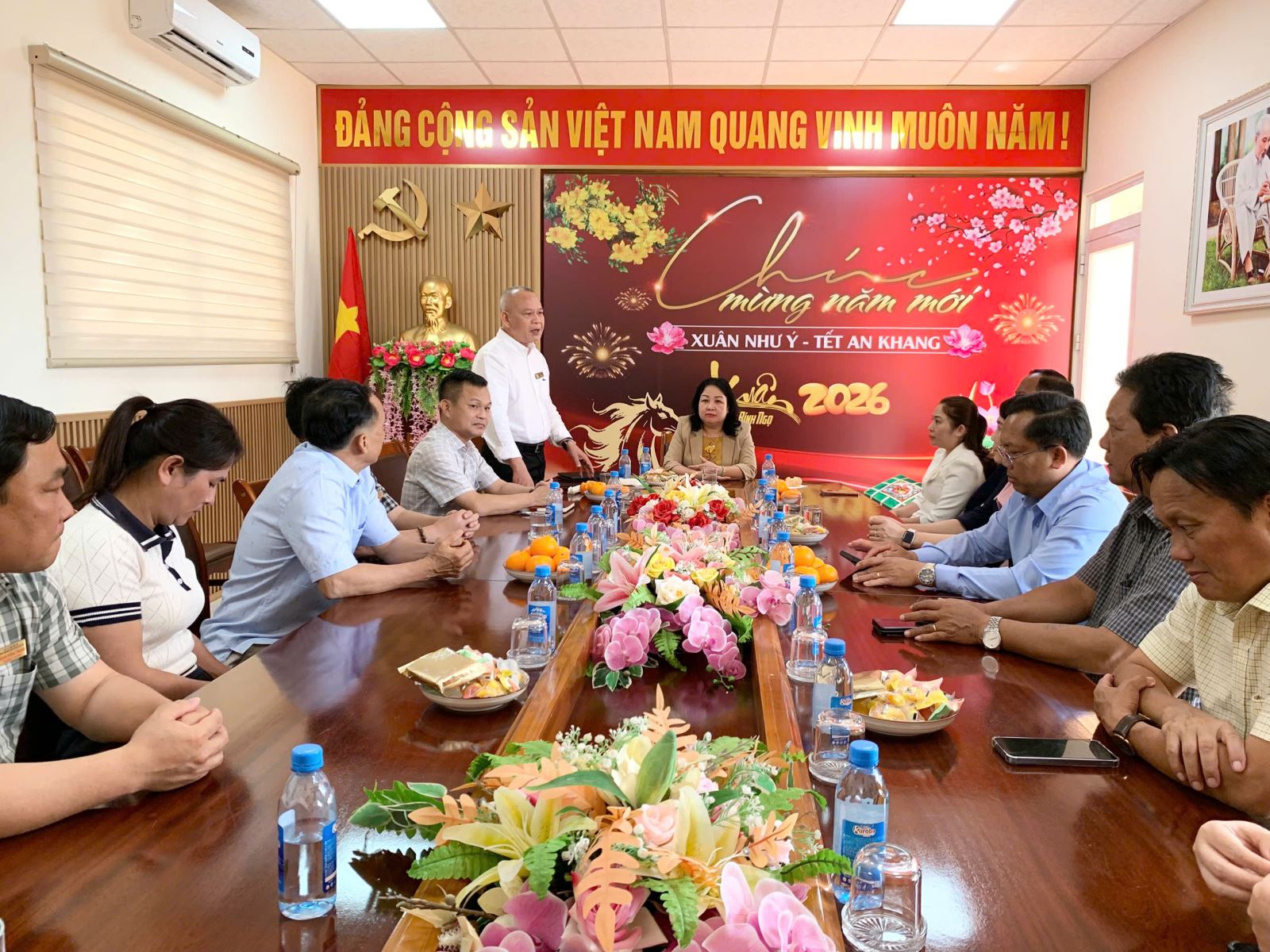 Đc Cao Thị Hòa An - PBT thường trực Đắk Lắk thăm chúc tết tặng quà TTBTXH&TE