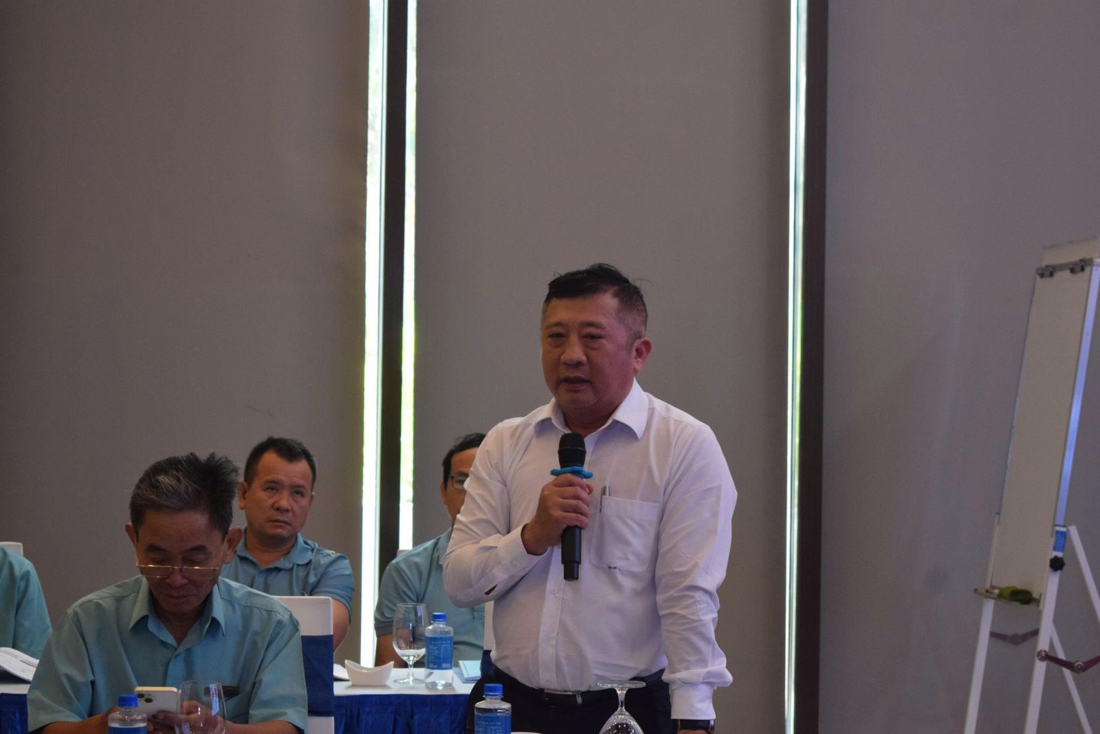 Bs.CKII Phạm Minh Hữu, Phó Giám đốc Sở Y tế tỉnh Đắk Lắk phát biểu thảo luận tại hội nghị tập huấn.